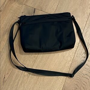 Lululemon New Parent Sling Crossbody Diaper Bag in Black